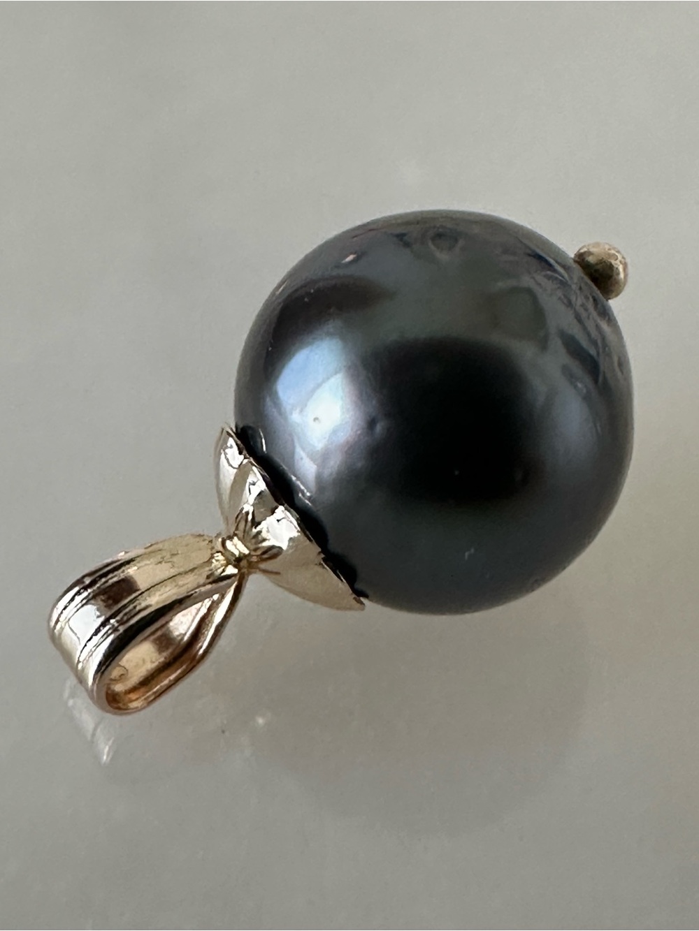 14k Yellow Gold Black Pearl Pendant - Picture 3 of 9